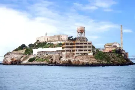 Alcatraz vom Boot aus gesehen